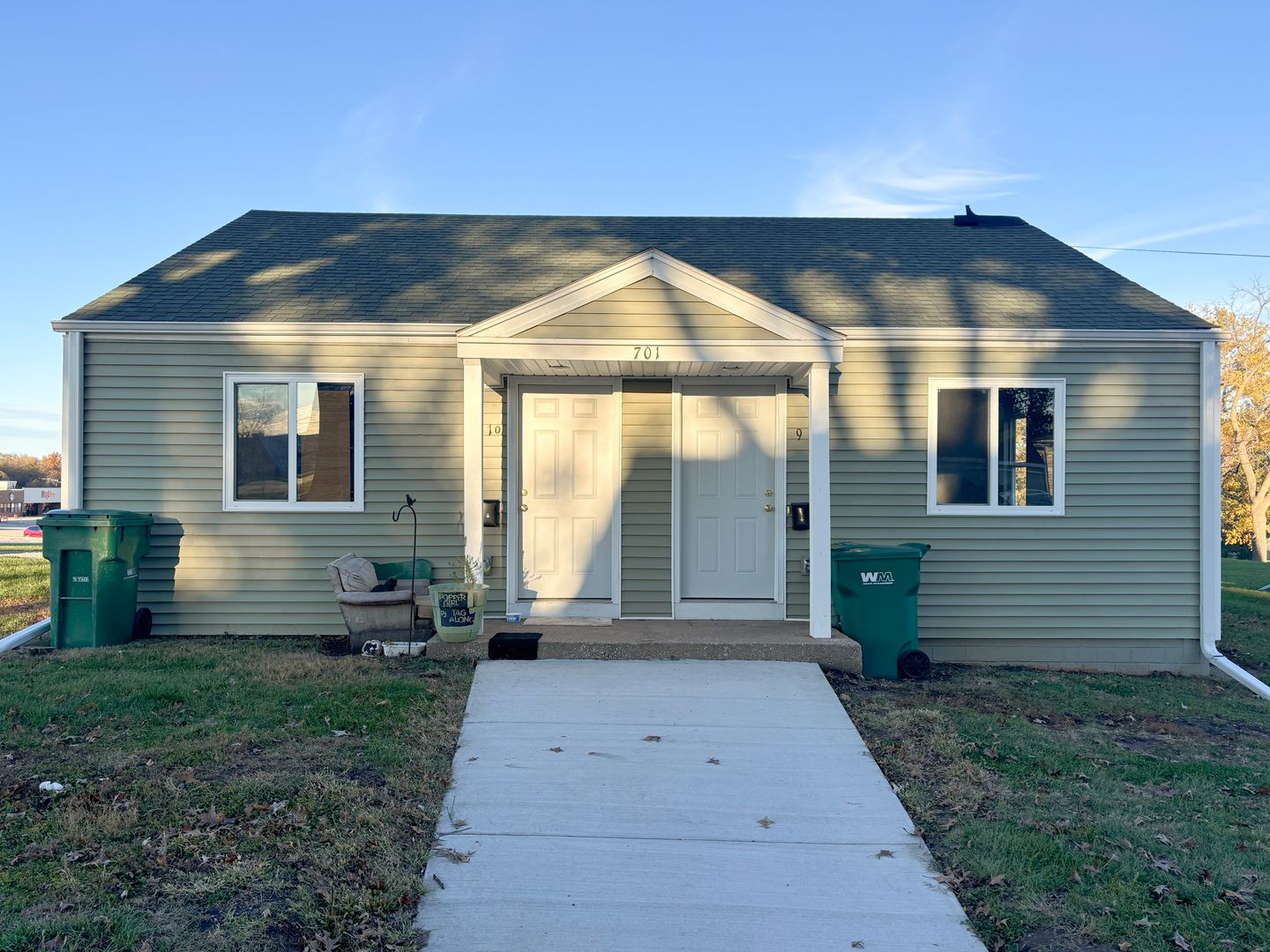 Creston Apartment: 701 Hickory