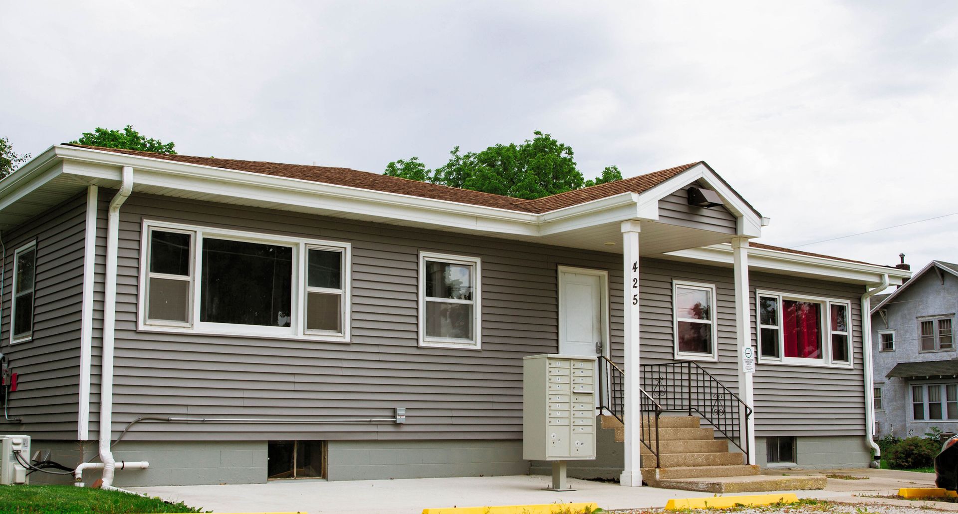 Creston Apartment: 425 NY Ave