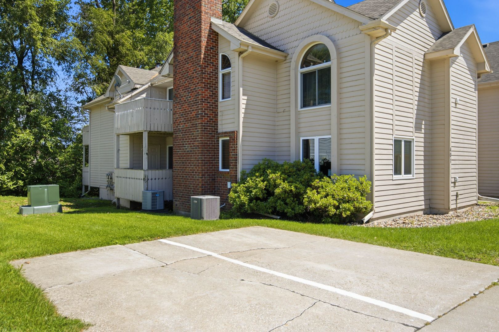 Ankeny Apartment: 401 SE Lowell Dr #4