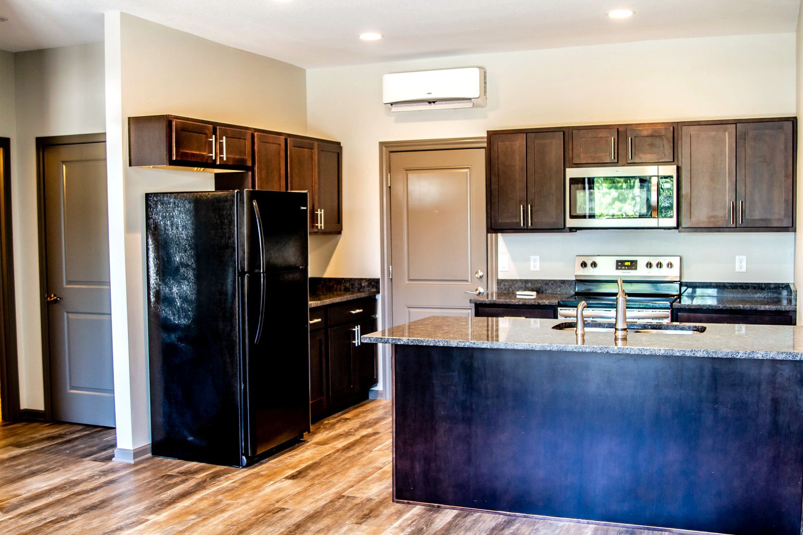 Creston Apartment: 209 N Maple