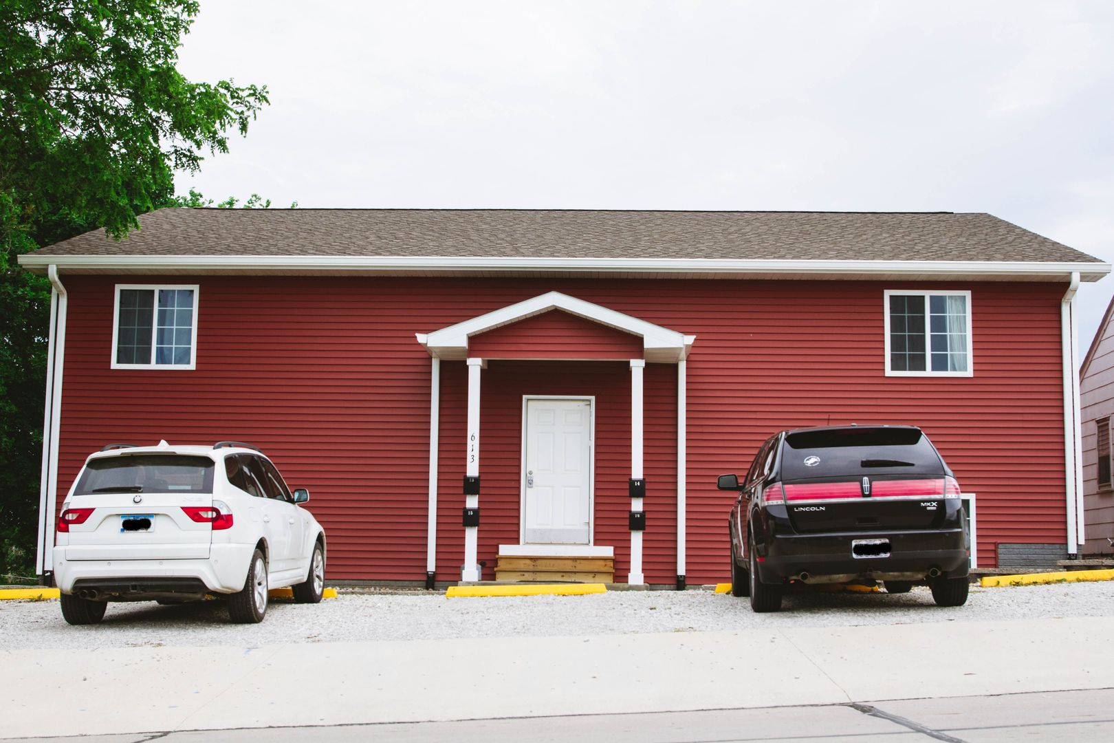 Creston Apartment: 613 Sheldon St