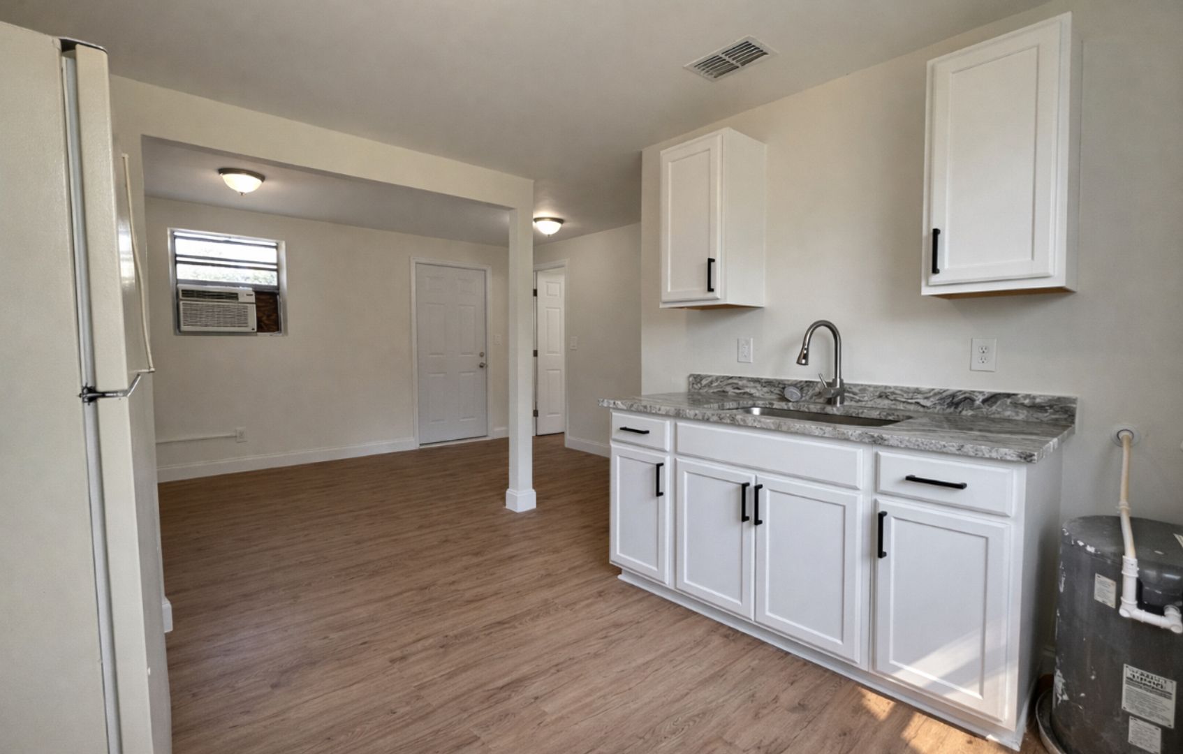 Fort Myers House: 569 Nuna Ave