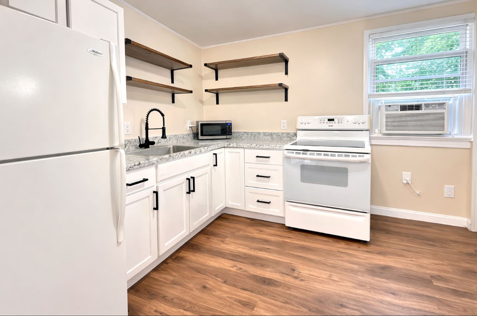 Fort Myers House: 719 Burdick Ave