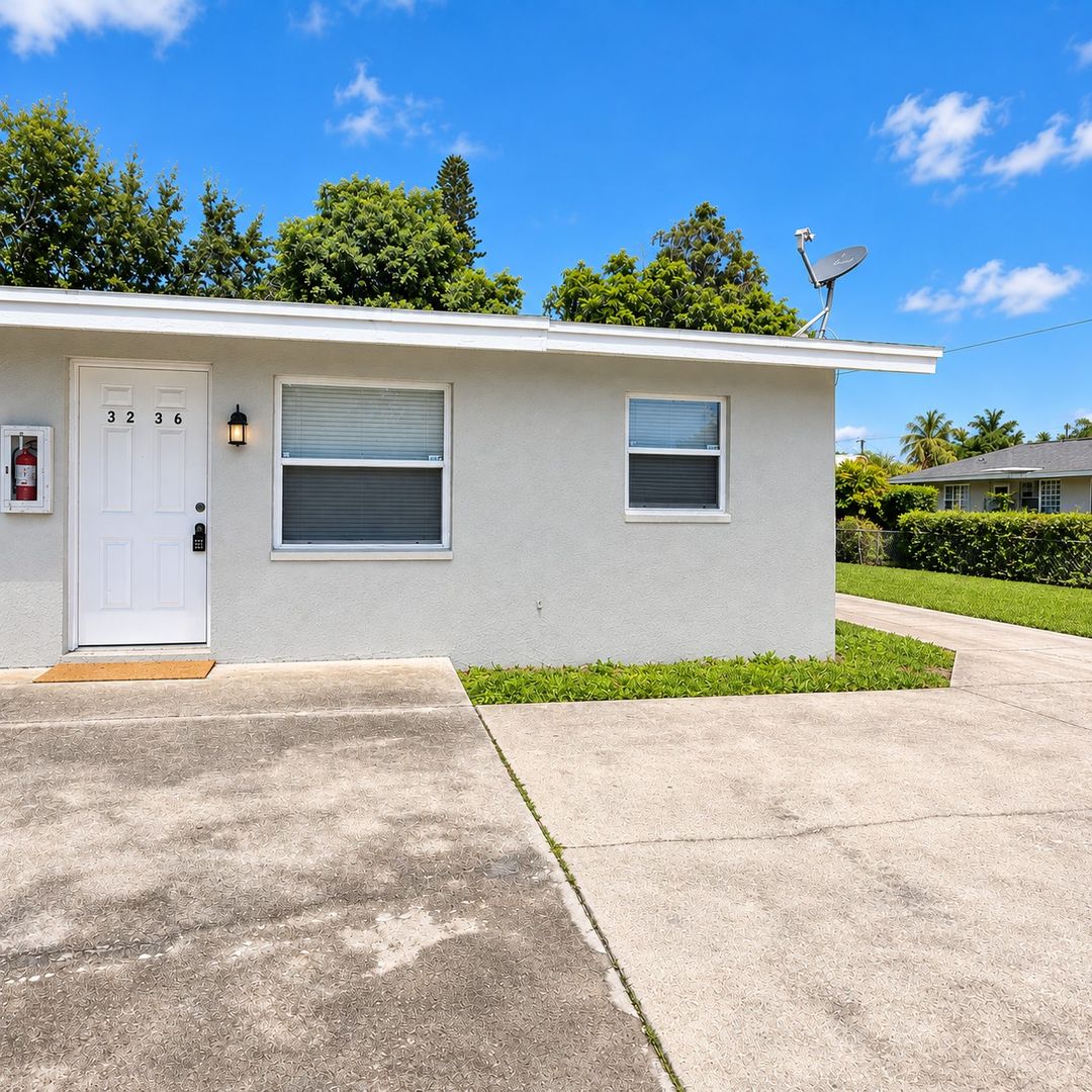 Fort Myers Apartment: 3236-3244 Dora St