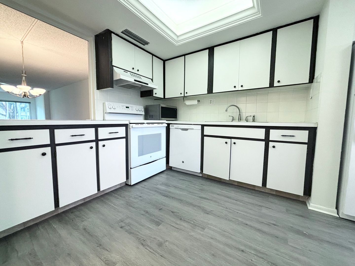 Fort Myers House: 2264 Winkler Ave