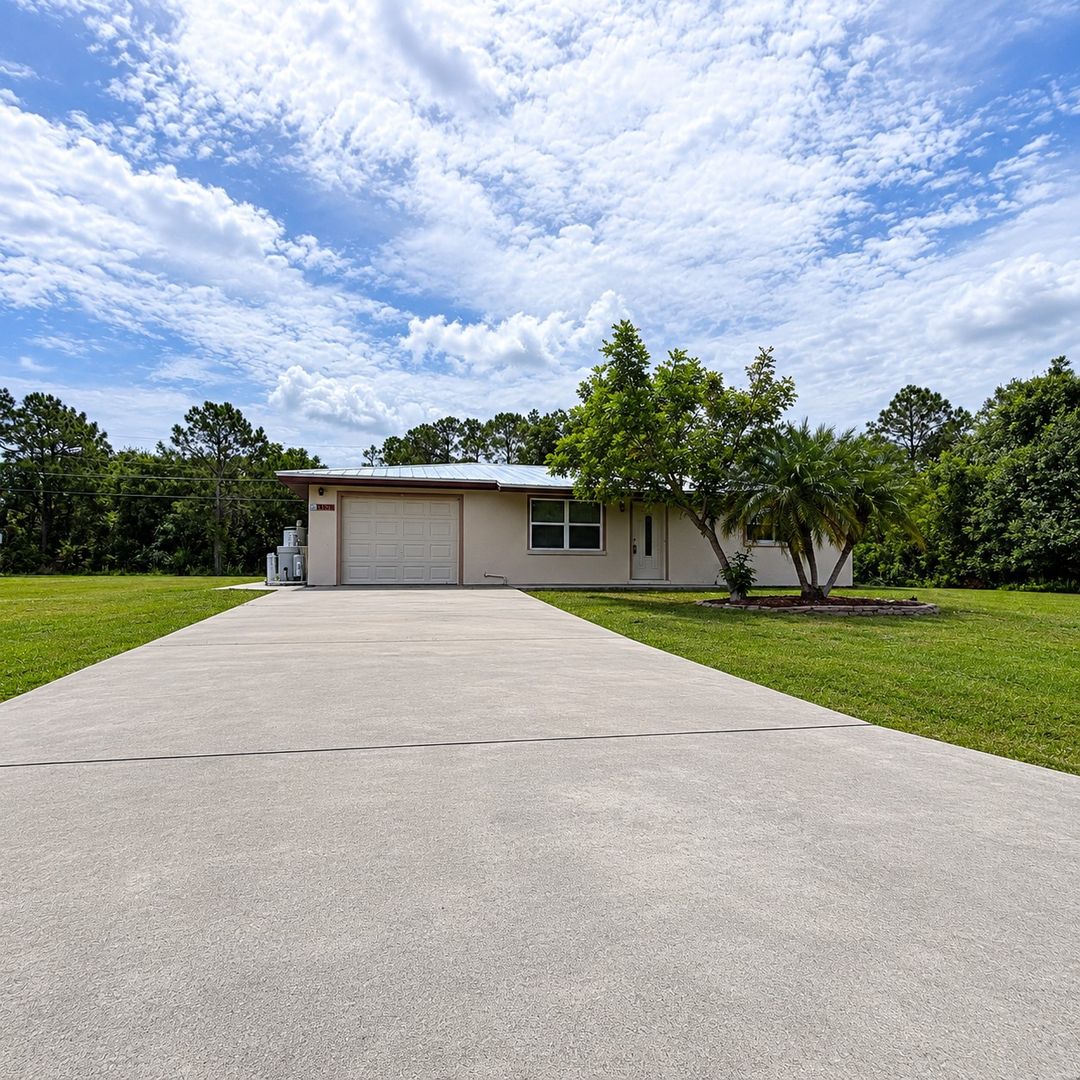 Punta Gorda House: 11430 Alligator St
