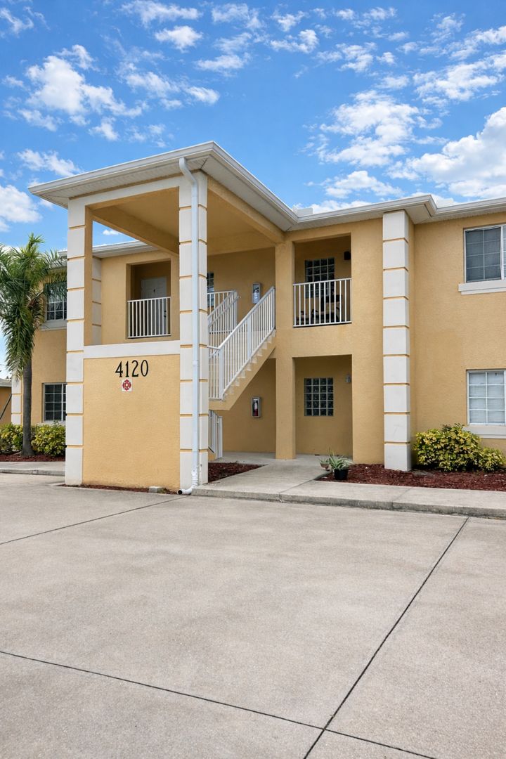 Cape Coral Apartment: 4120 SKYLINE BLVD