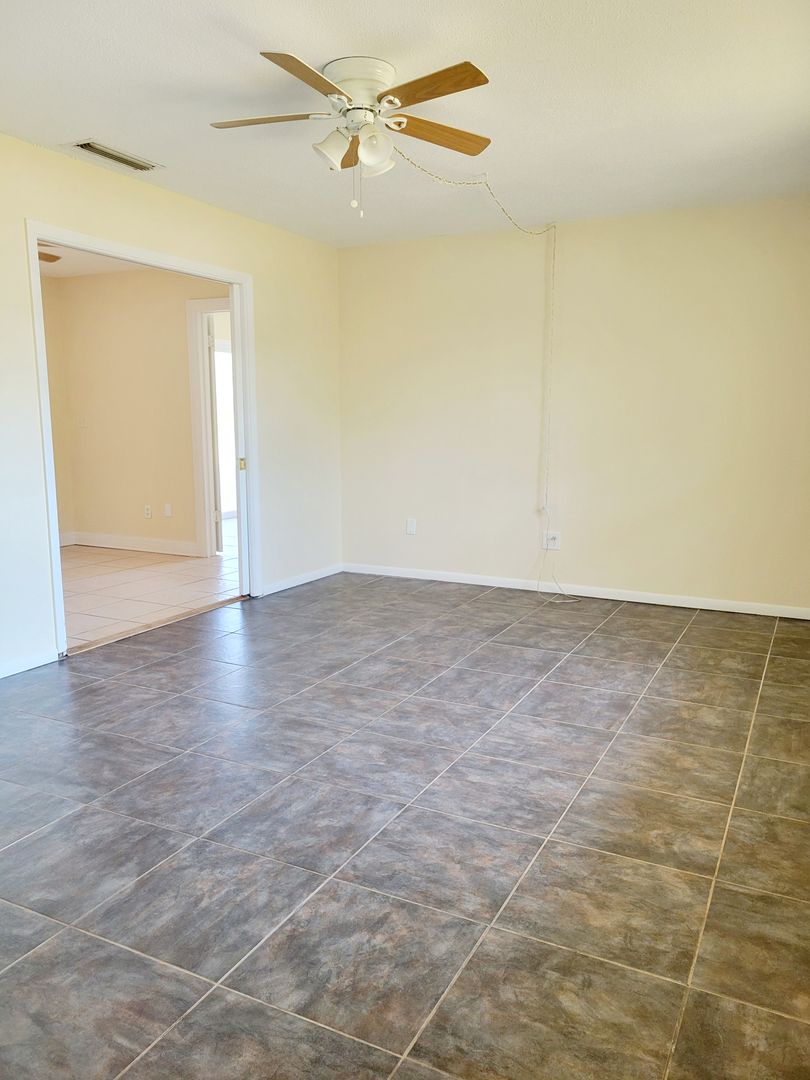 Cape Coral House: 109 SE 46th LN