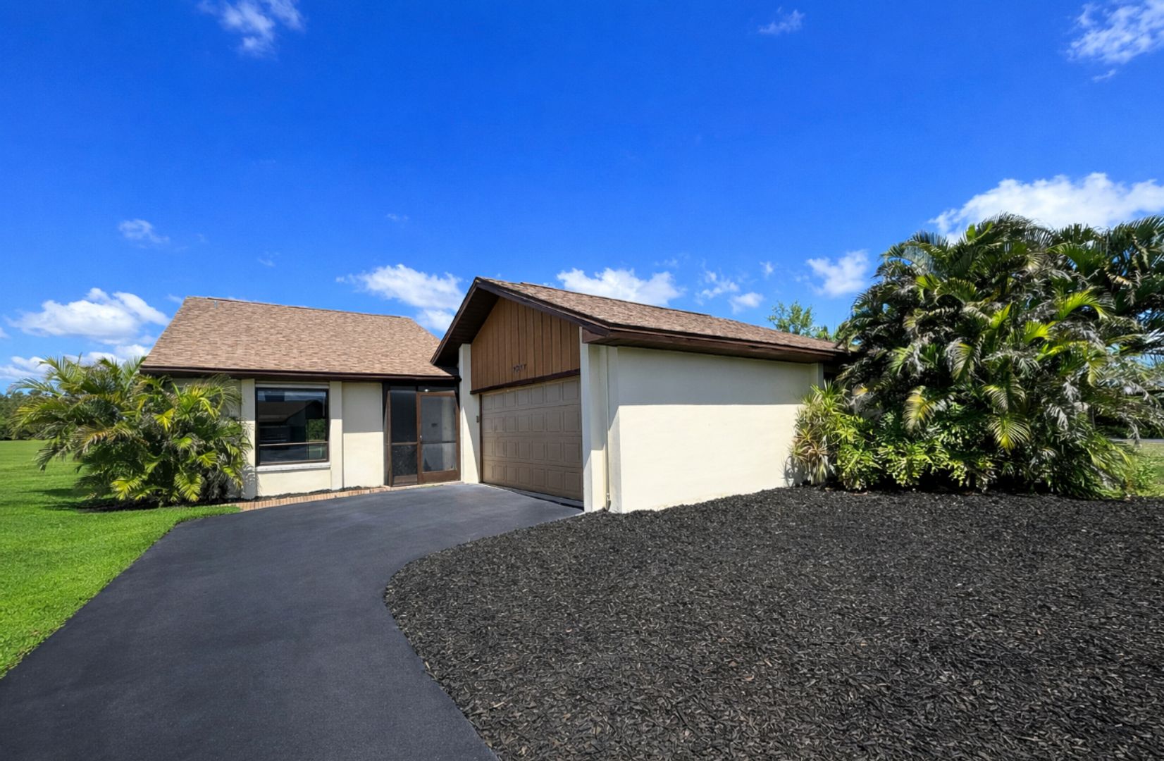 Fort Myers House: 7377 Constitution Cir