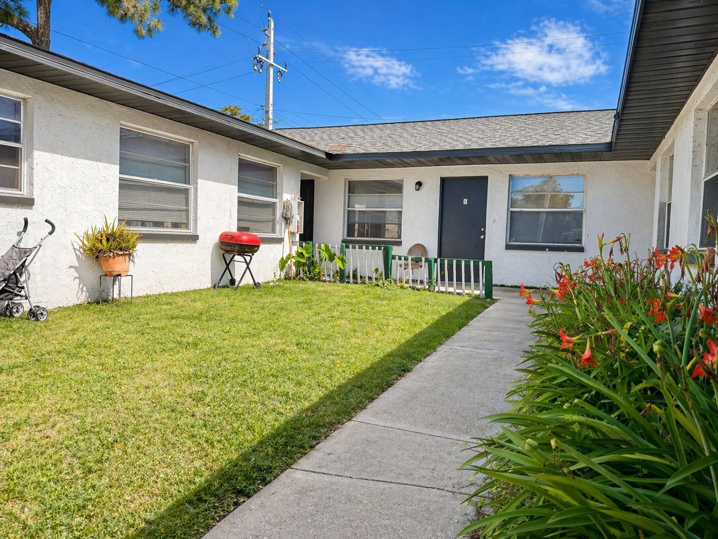 Fort Myers Apartment: 2105 Canal St