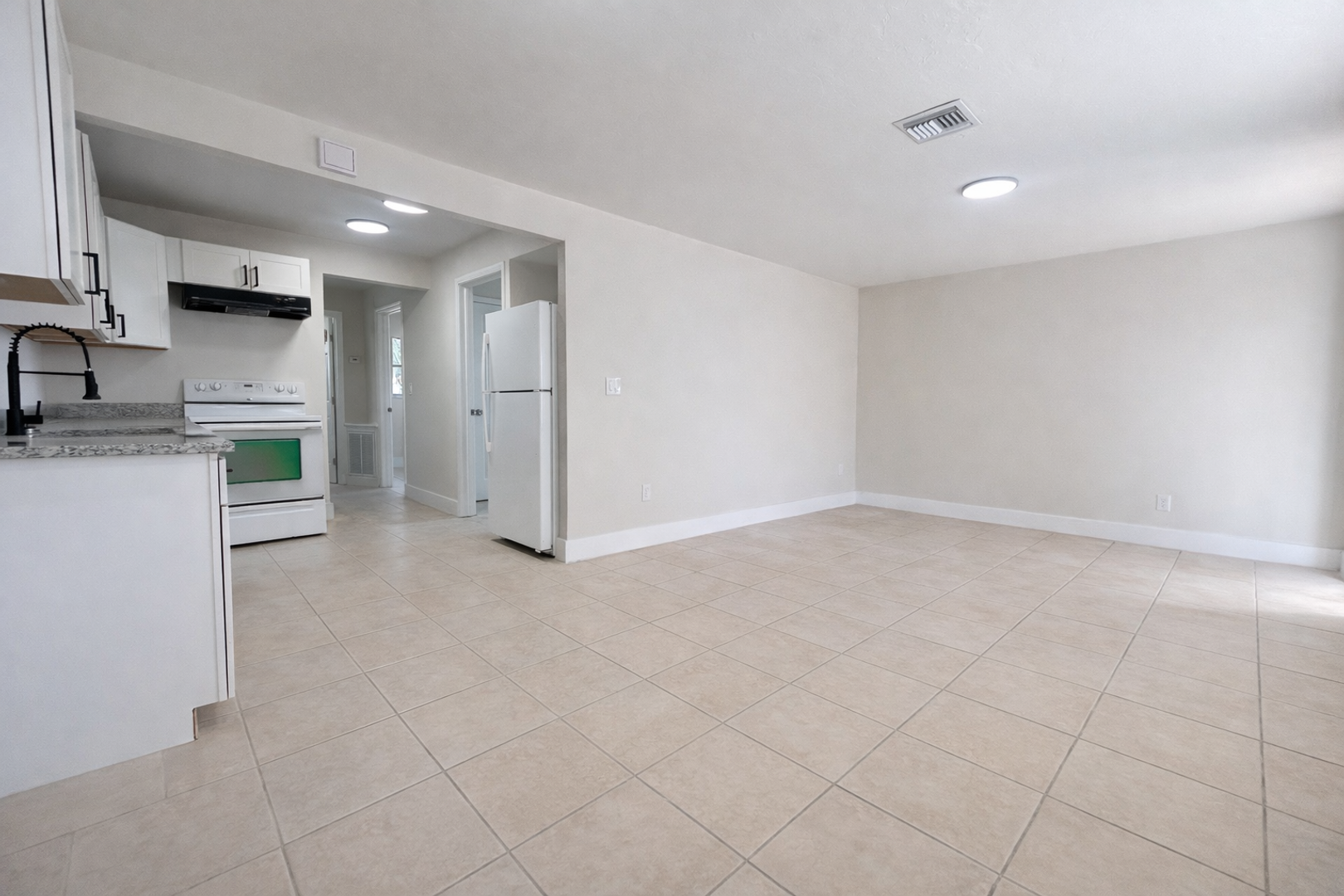 Fort Myers Apartment: 704-708 Karlov St