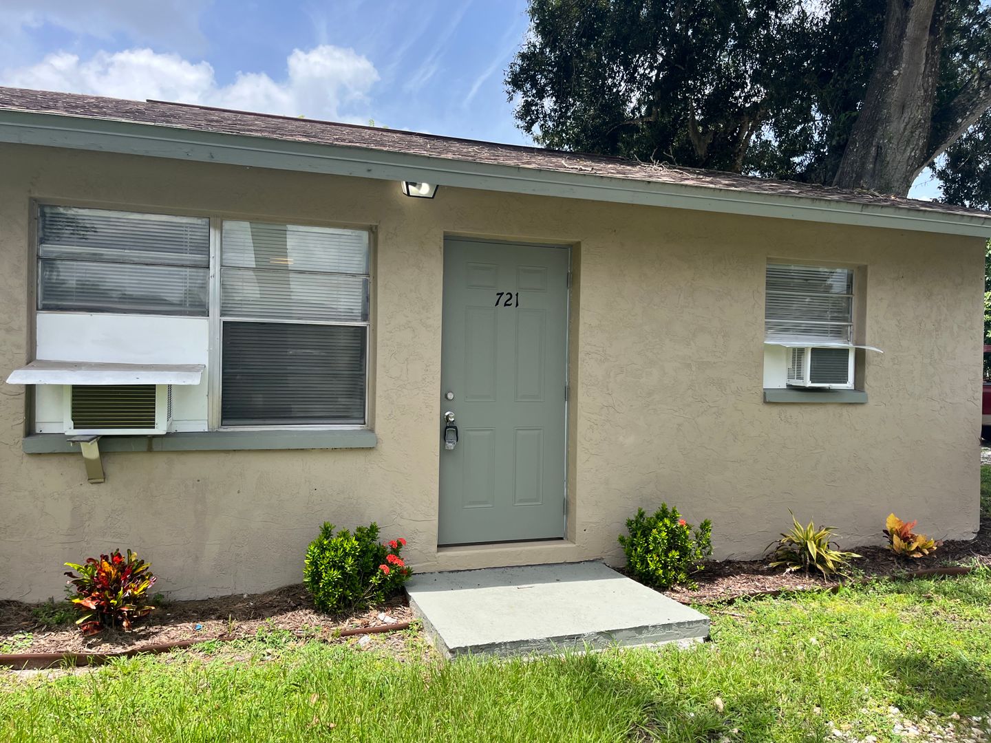 Fort Myers Apartment: 721/723 Burdick Ave