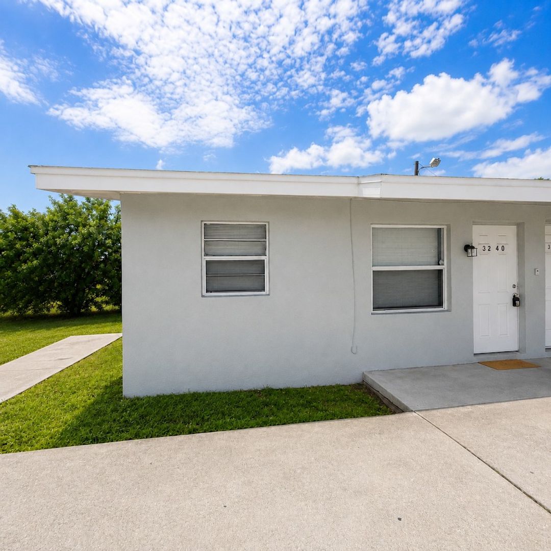 Fort Myers Apartment: 3236-3244 Dora St
