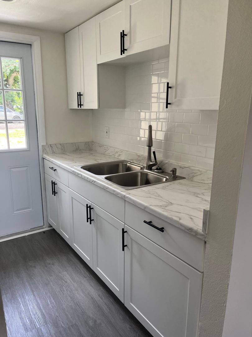 Fort Myers Apartment: 721/723 Burdick Ave