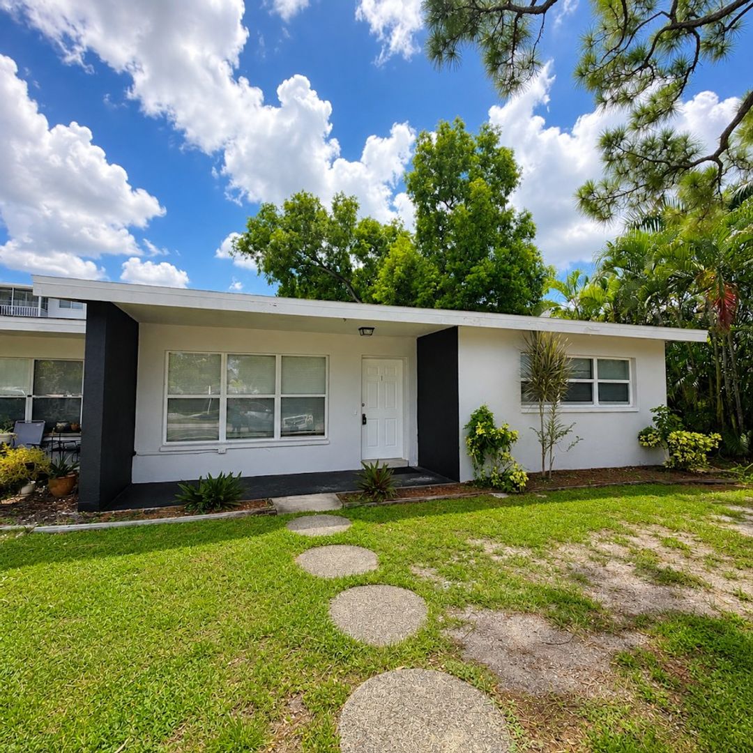 Cape Coral Apartment: 4919 York St