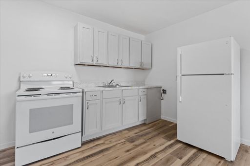 Now Leasing our renovated 1 bedroom apartments – photo 1