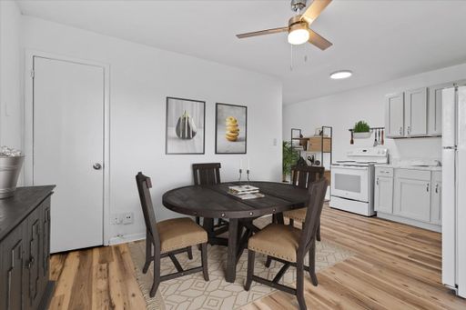Now Leasing our renovated 1 bedroom apartments – photo 1