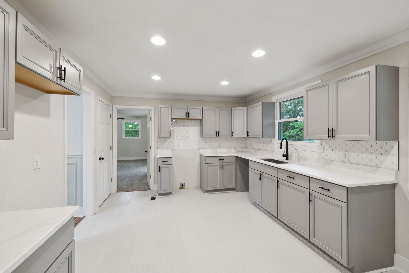 909 Plateau Pkwy 12 of 12