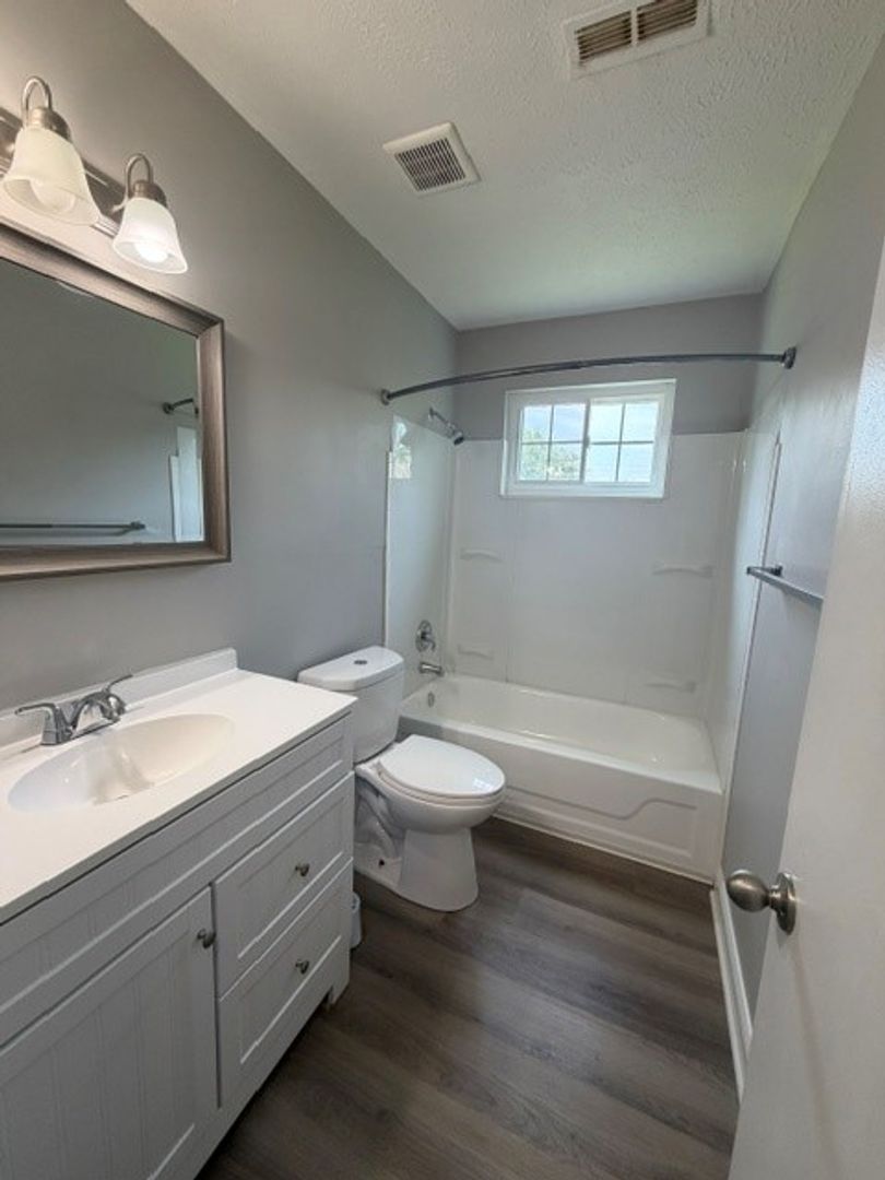 Lexmoor Apartments 4 of 12