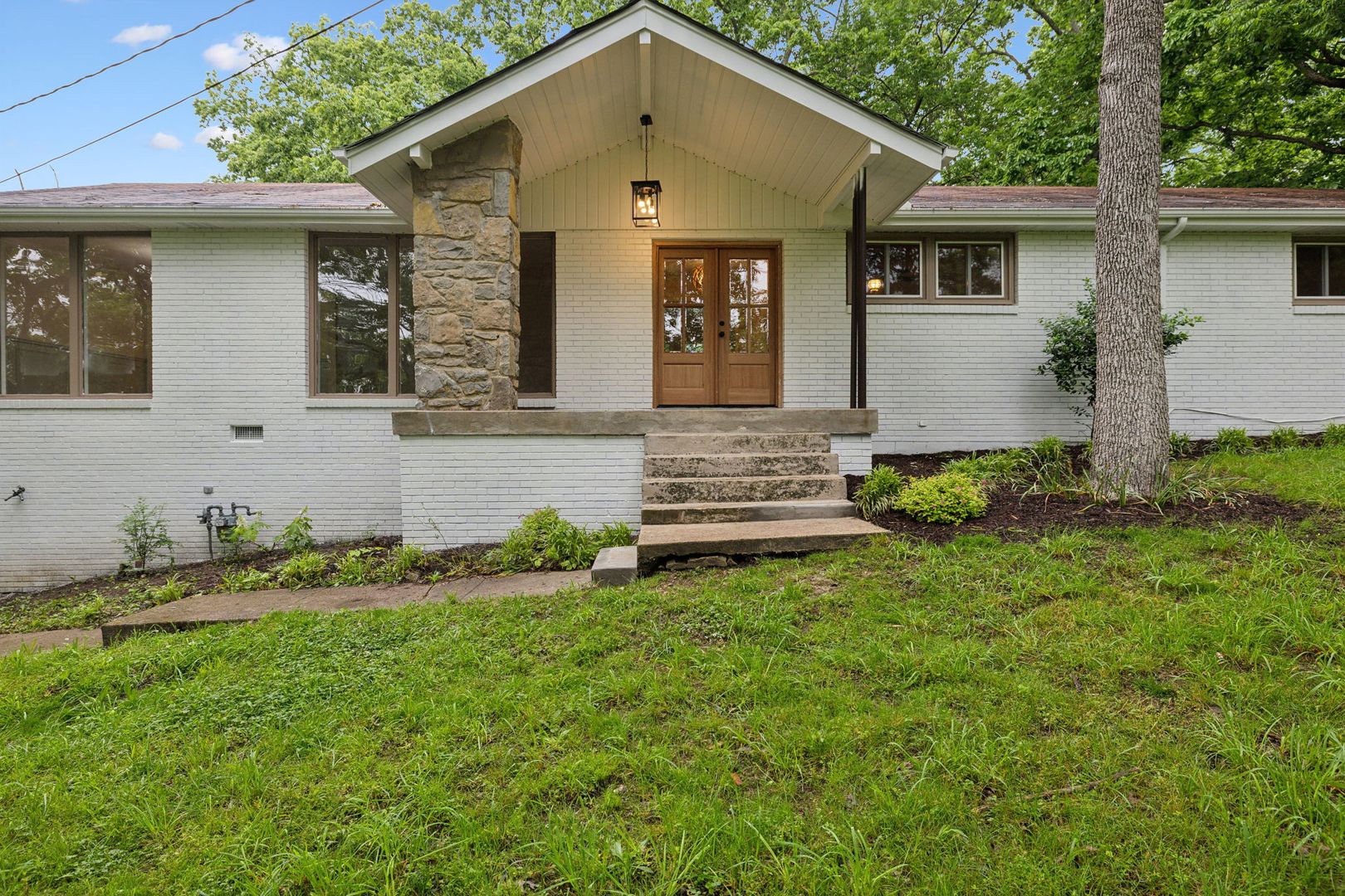 Nashville House: 909 Plateau Pkwy