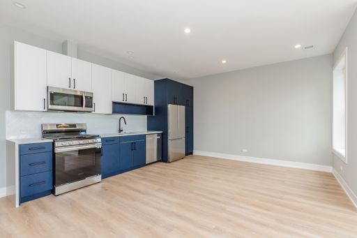 Gorgeous 3-Bed / 2-Bath Overlooking Palmer Square – photo 1