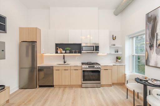1-Bed/1-Bath Premium Residence in East Lincoln Park! – photo 1