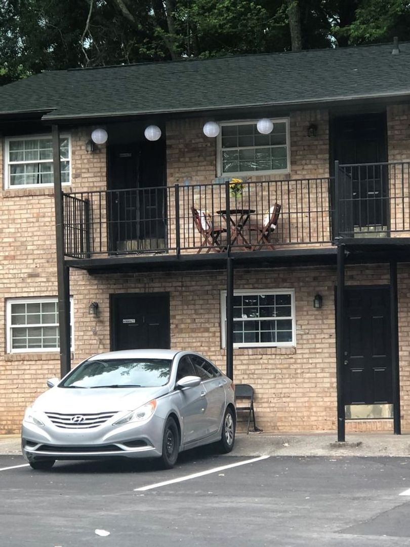 Dallas Apartment: 127 McBee St