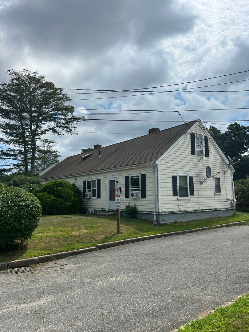 Hyannis Apartment: 22-24 Hiramar Road