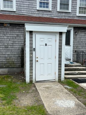 Downtown 1 Bedroom Basement Apartment