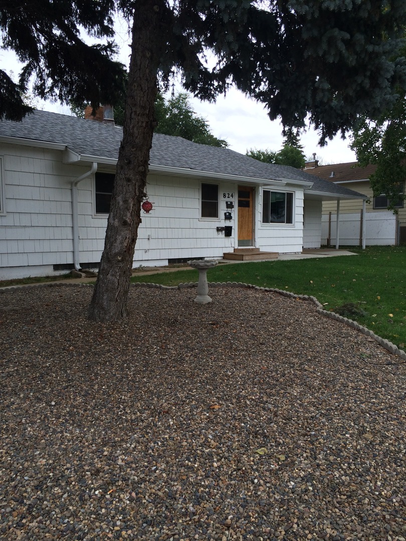 Dickinson Apartment: 824 3rd Ave West