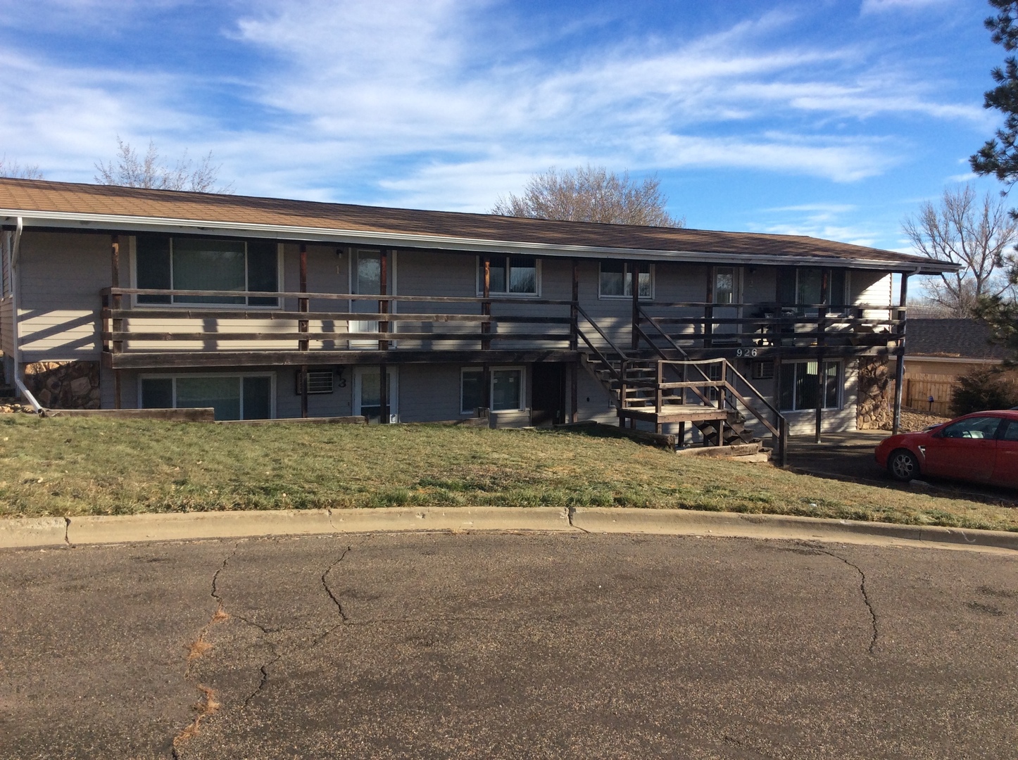 Dickinson Apartment: 926 3rd Ave East