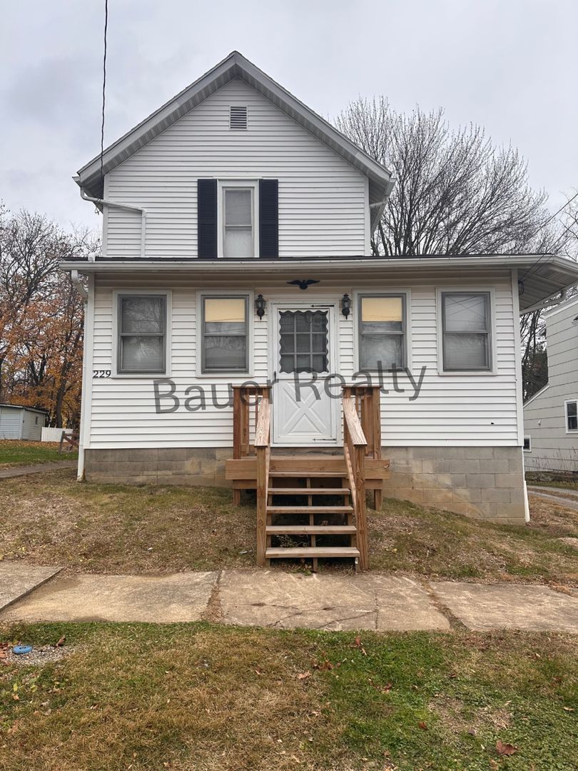 Ashland House: 229 Lindale Avenue