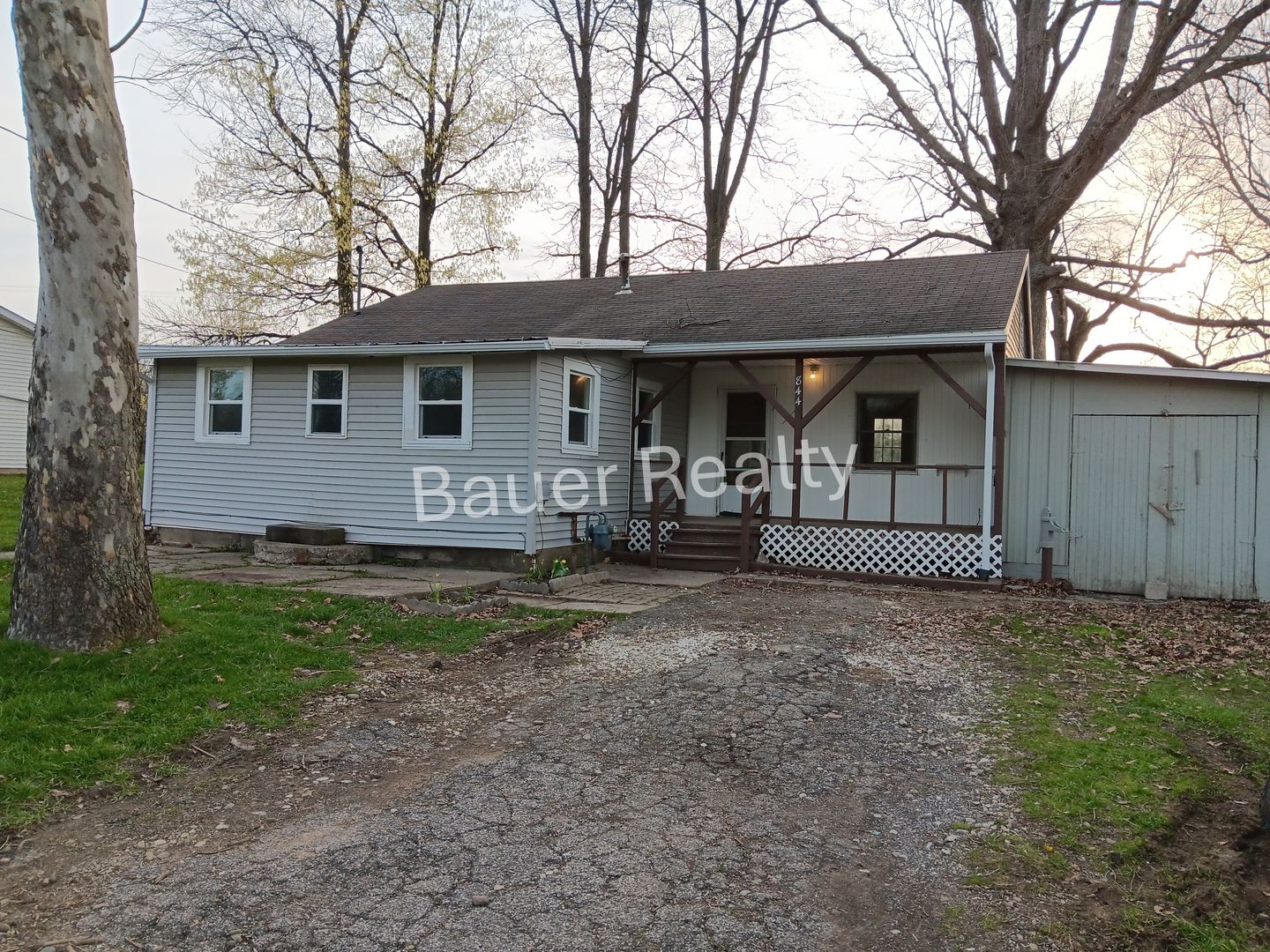 Ashland House: 844 Lake Drive