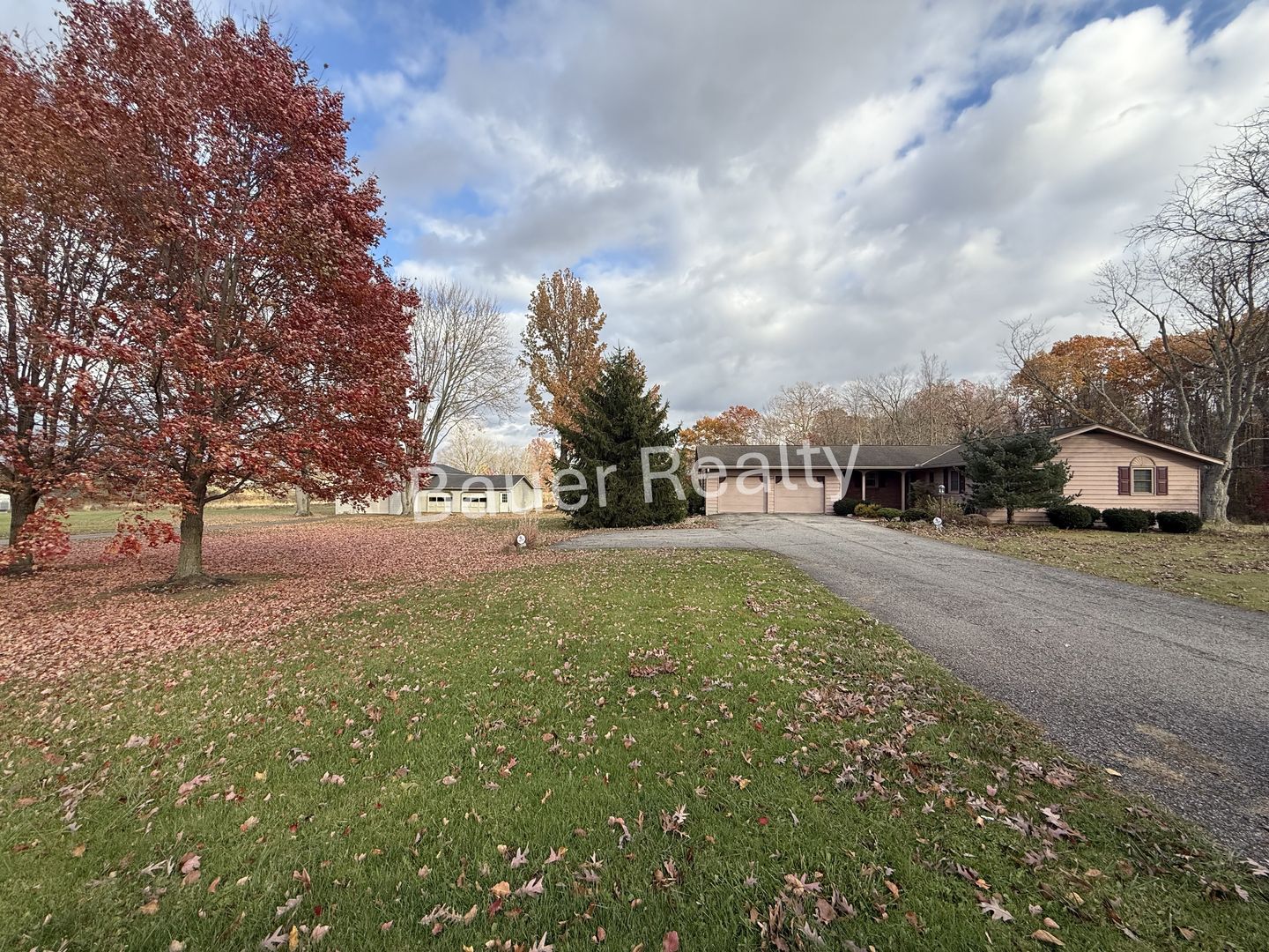 Ashland House: 1437 Two Rd 805