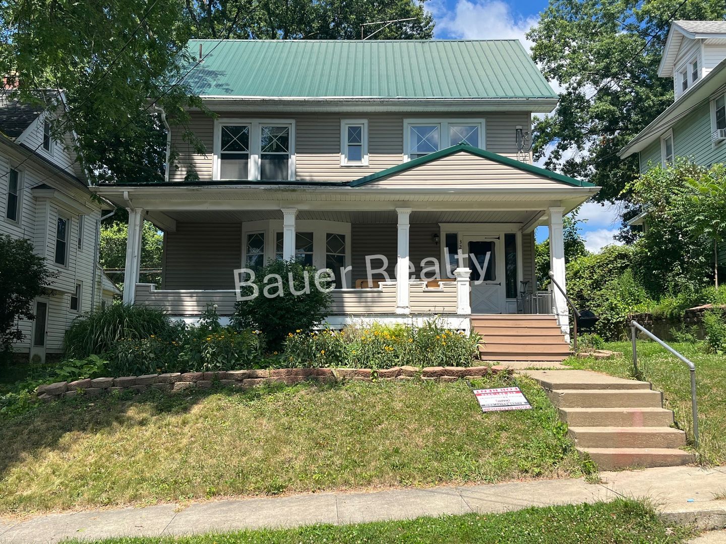 Ashland House: 320 Dorchester St