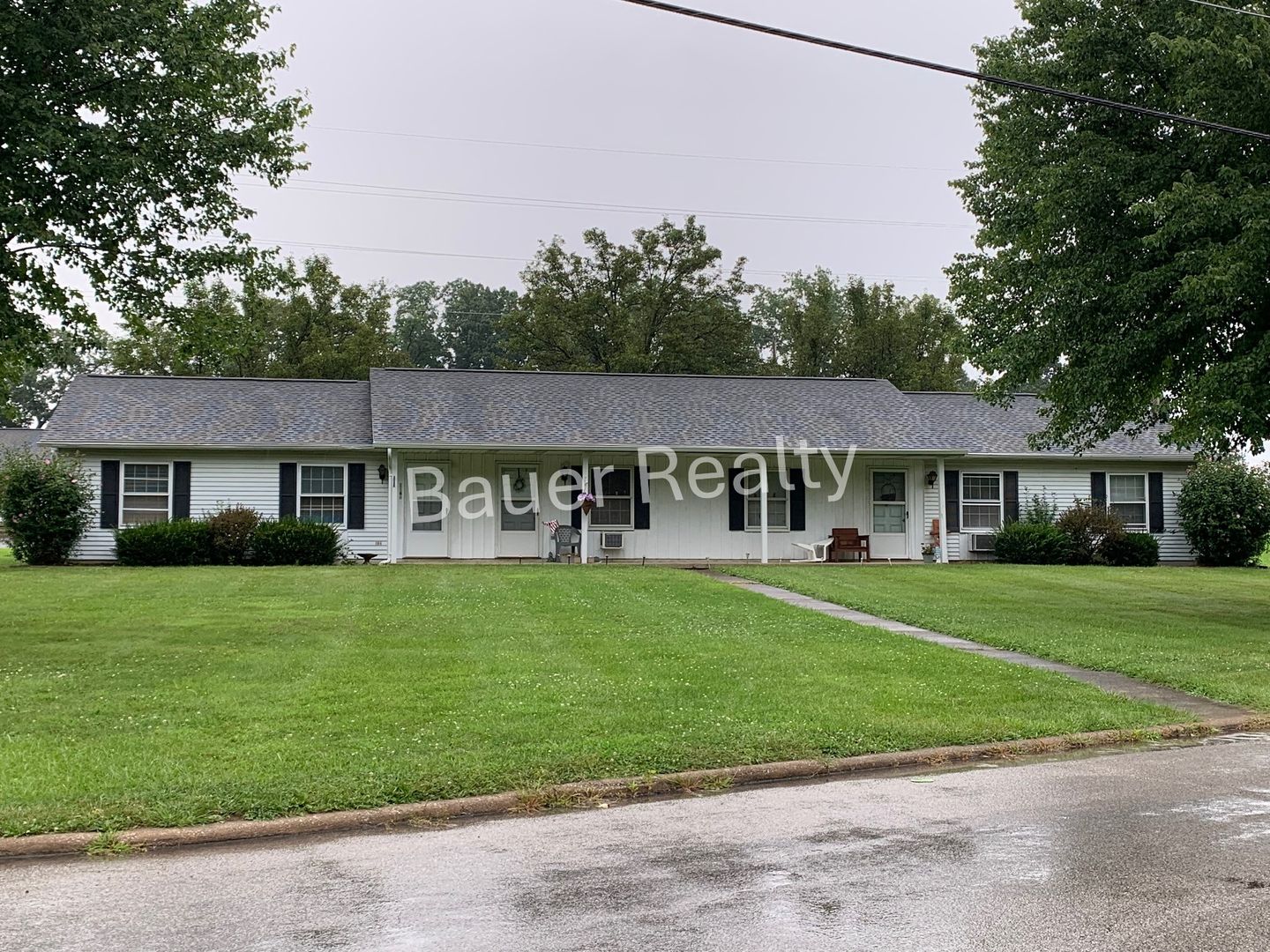 Ashland Apartment: Col Cir/Olive Ct