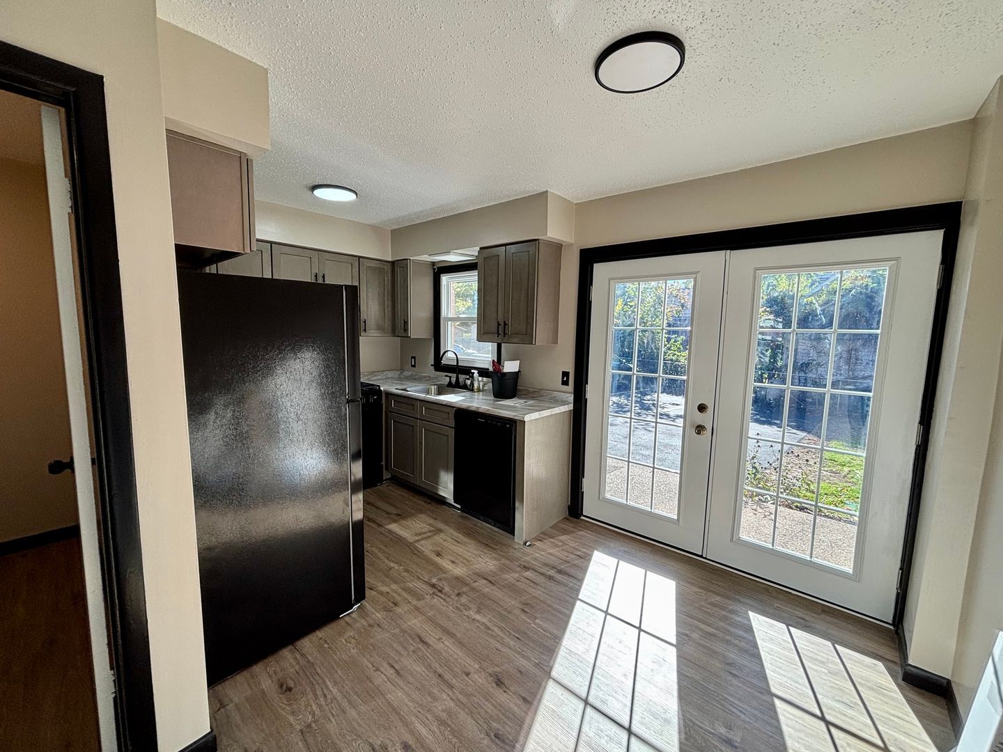 North East Apartment: 59 - 65 E main St