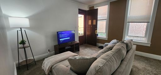 Fully Furnished move-in-ready apartment Two-Bedroom, 1.5-Bath Apartment in Erie, PA! – photo 1