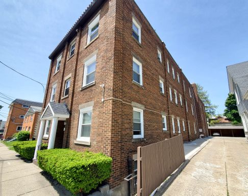 Studio apartment located in the heart of Erie, PA, just one block away from Gannon University.