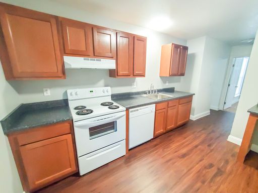 Tour & Reserve This Three Bedroom Apartment Available On 07/09/2027 – photo 1