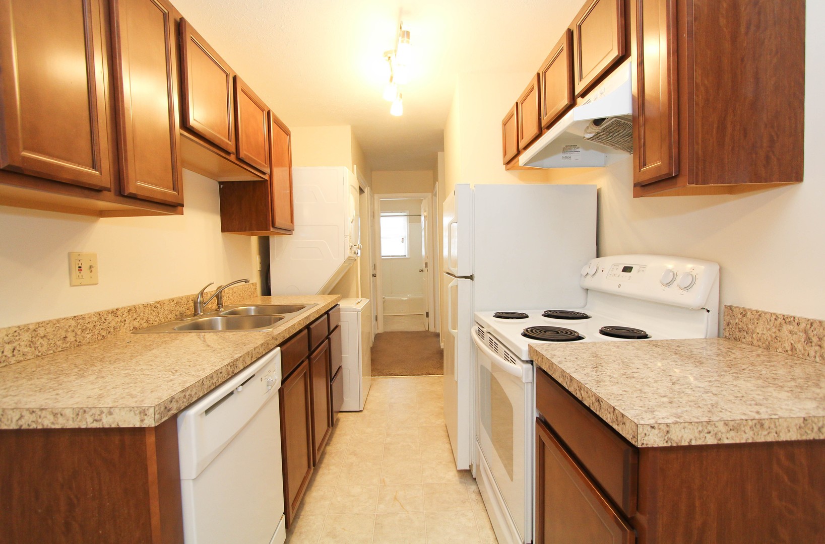 Lexington Apartment: 1353/1349 Royalty Court