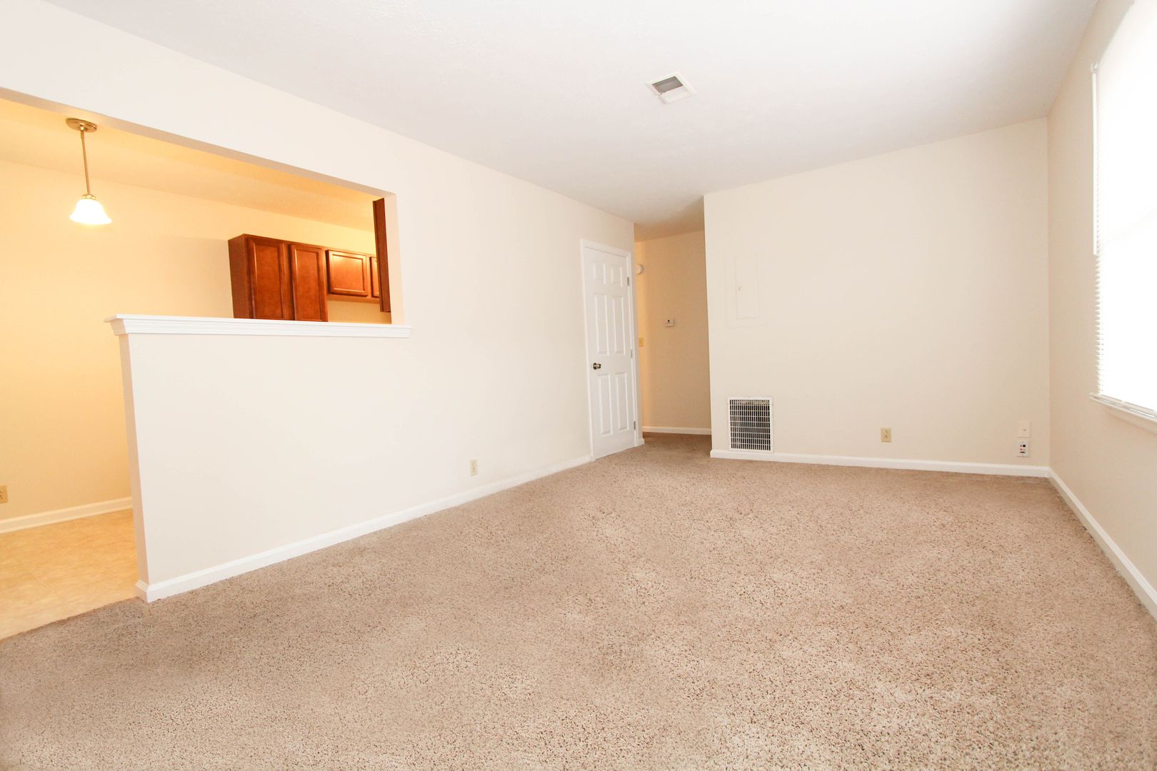 Lexington Apartment: 1353/1349 Royalty Court
