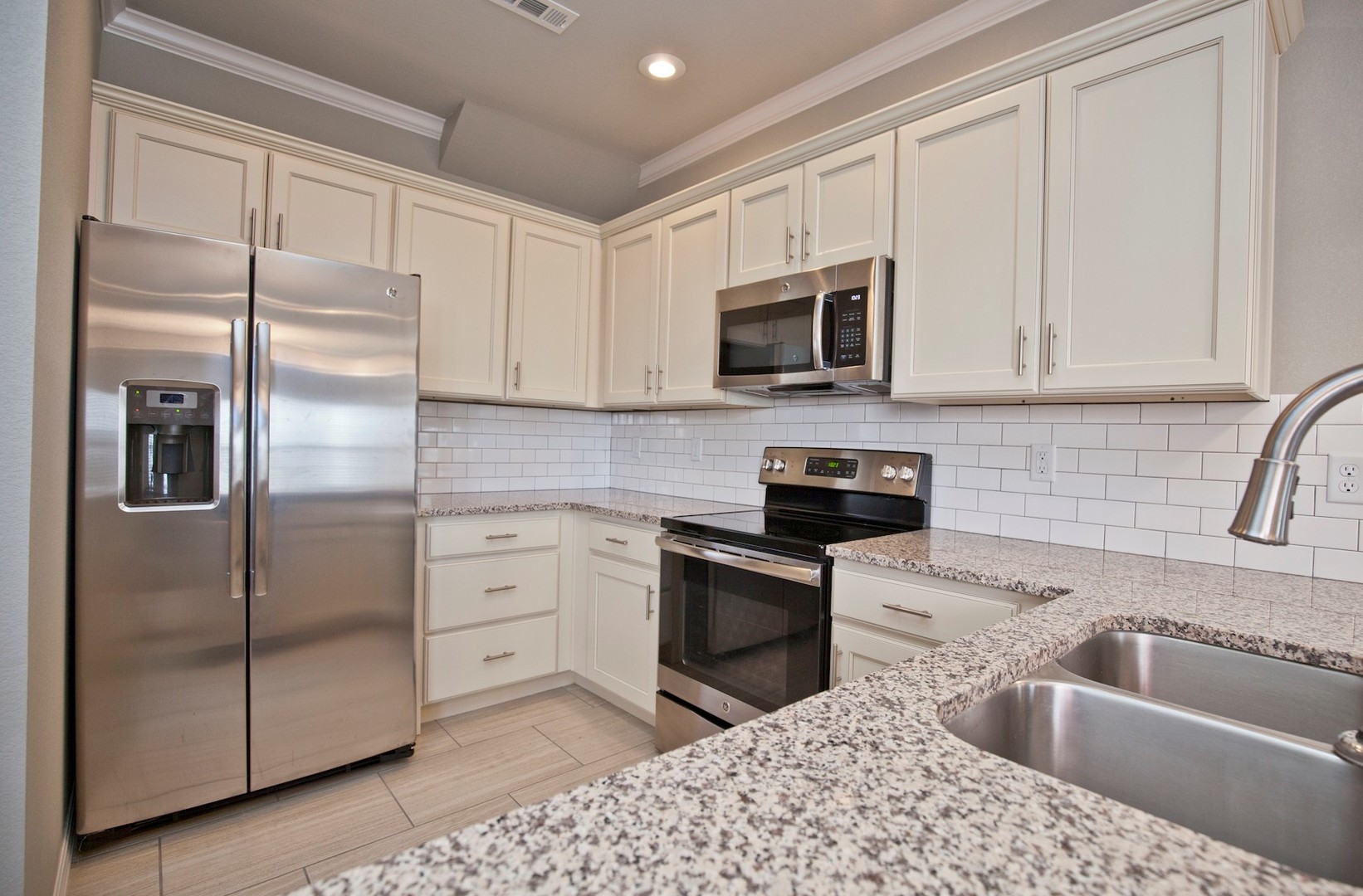 3805 W Pawnee Rd. 8 of 12