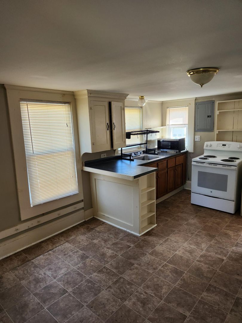 Farmington Apartment: 15-27 Mechanic St