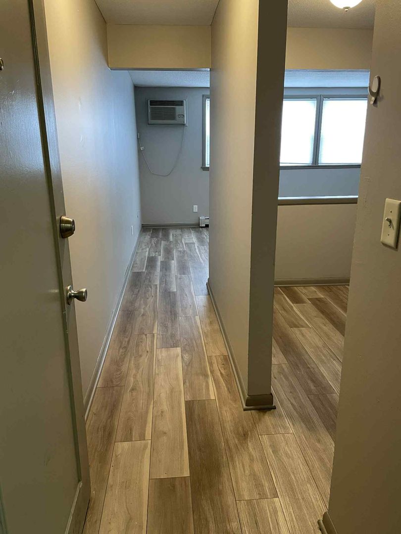 Des Moines Apartment: 1195 NW Aurora Avenue