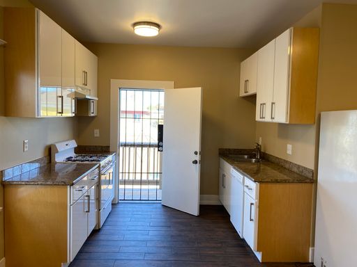 OPEN TUES 7-7:40pm Best Deal in the Neighborhood!!! FabulousFullyRefurbishe Top-Notch PVC Cabs/GraniteGorgeousThruout – photo 1