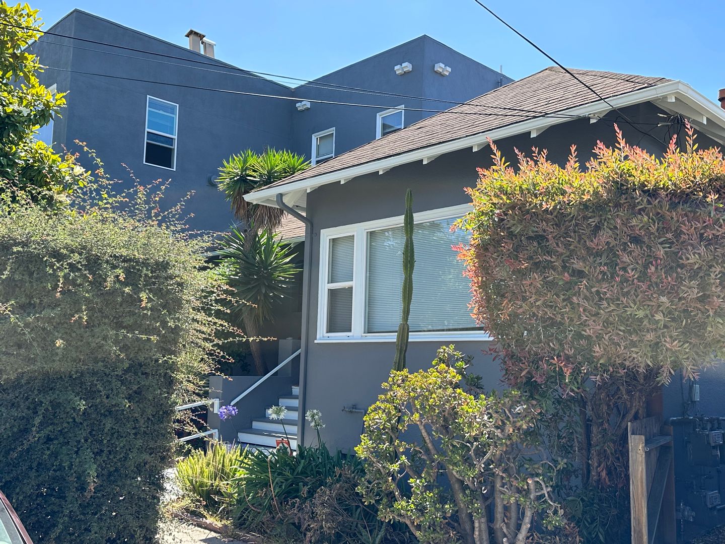 Oakland Apartment: 817 52nd Street