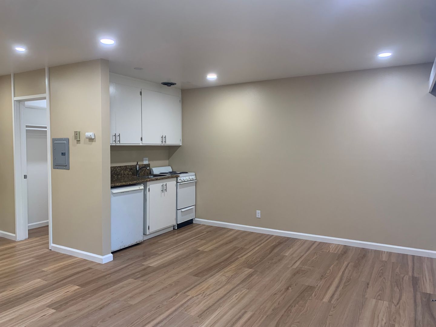 Oakland Apartment: 322 Monte Vista Ave