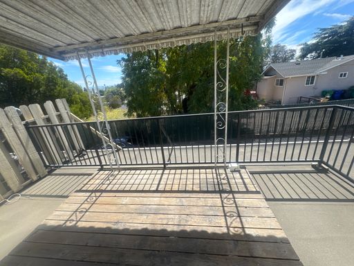 OPEN TUES 5-5:40p Gorgeous, Bright, Renovated, Great Location- 1650-12 – photo 1