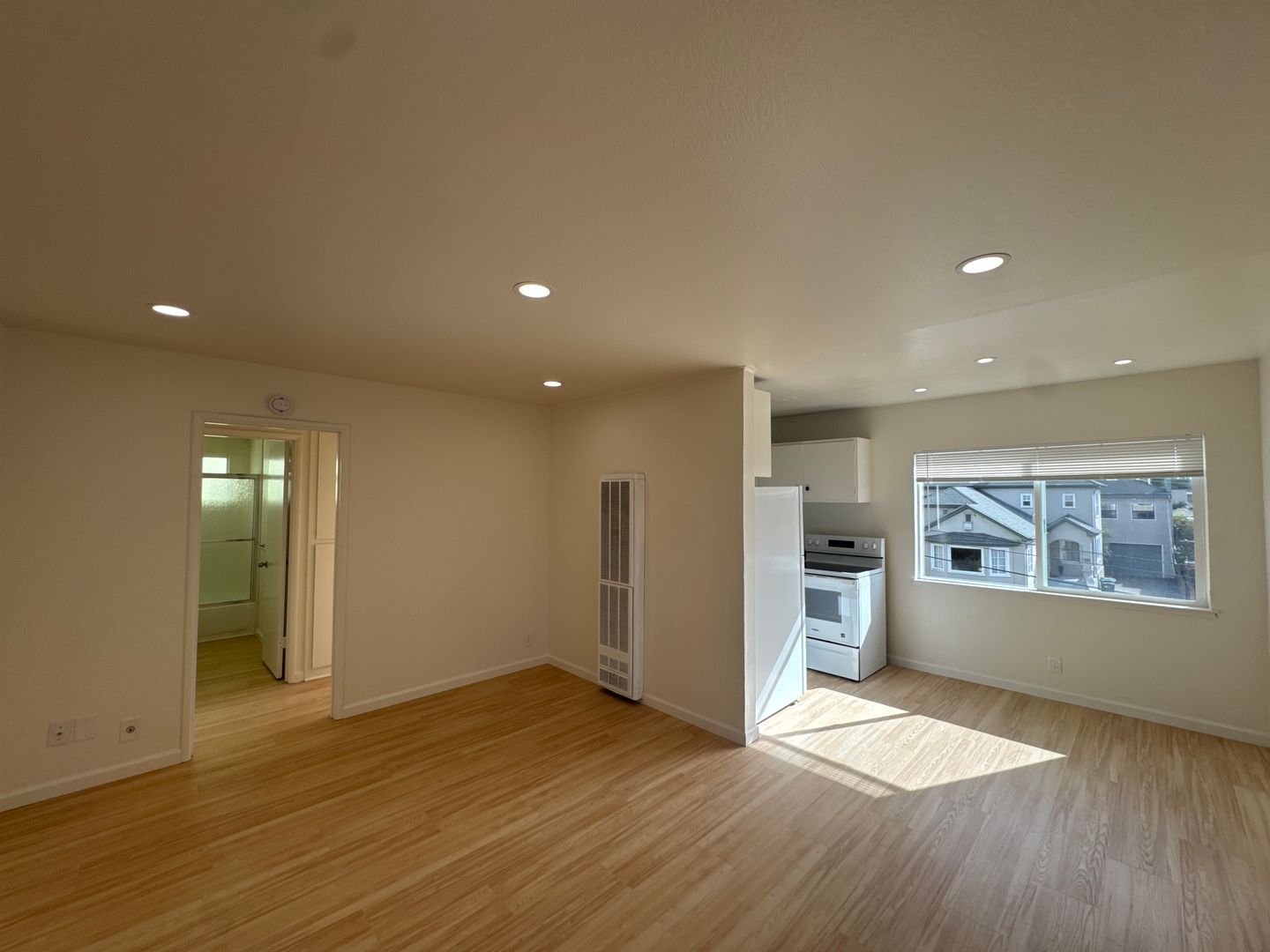 Oakland Apartment: 317 Warwick